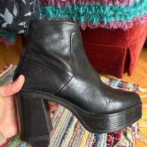 Vintage 90s Y2K Chic Black Leather Platform Boots Size 40/9.5